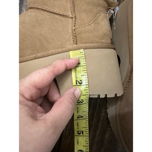 UGG Ukta Mini Heights Boots size 8 NWOB - Picture 7 of 7